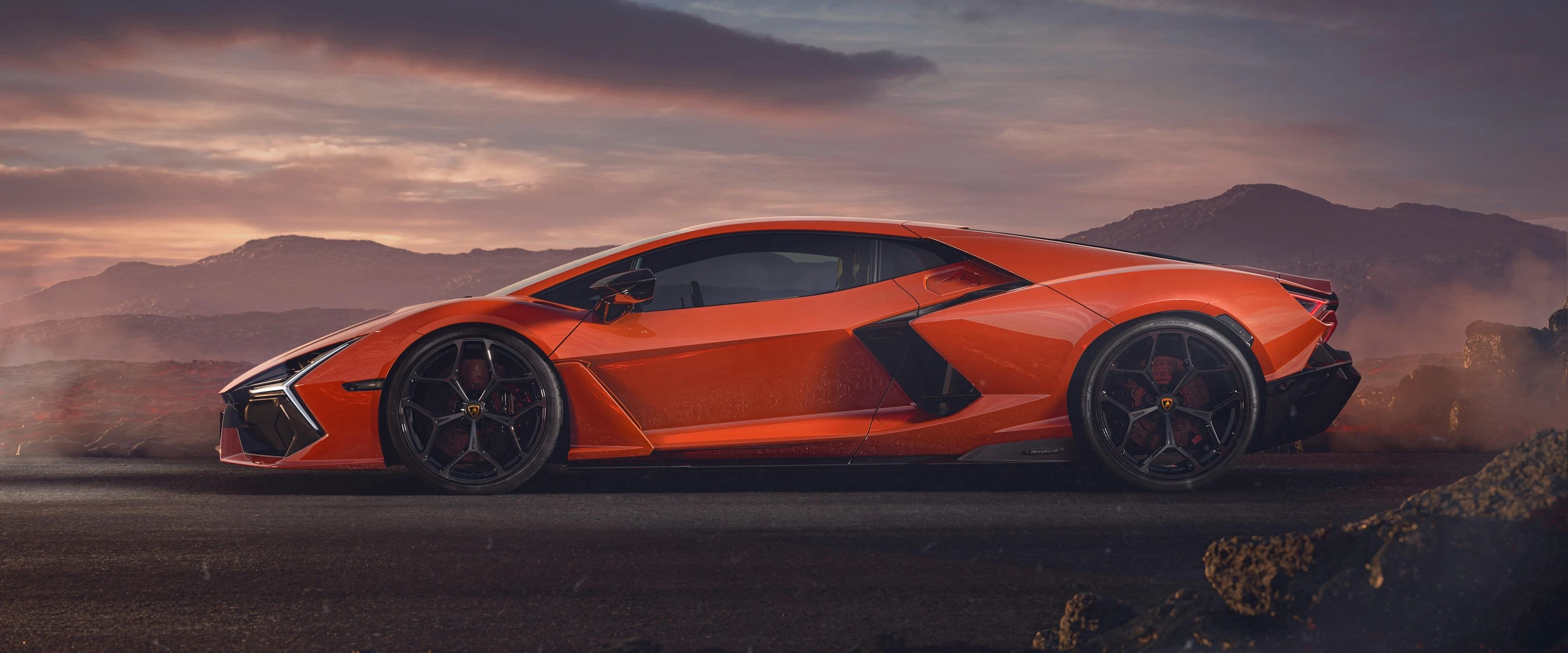 lamborghini revuelto.webp