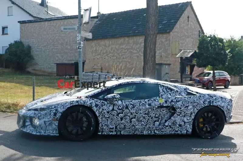 lamborghini-huracan-replacement-spypix-spy-photos-8.webp