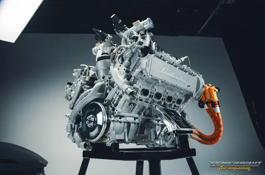 lamborghini-temerario-engine.webp